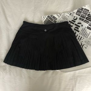 Lululemon 4 pleat to street black skirt
